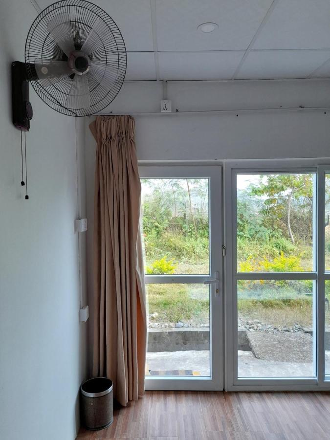 The Glasshouse Hotel Kawasoti Bagian luar foto