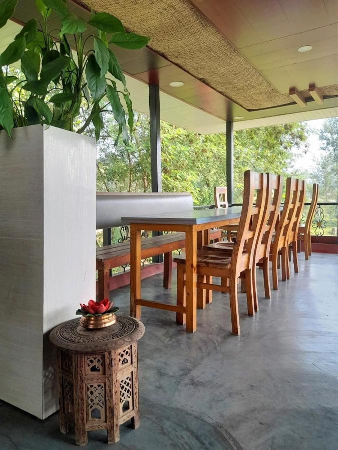 The Glasshouse Hotel Kawasoti Bagian luar foto