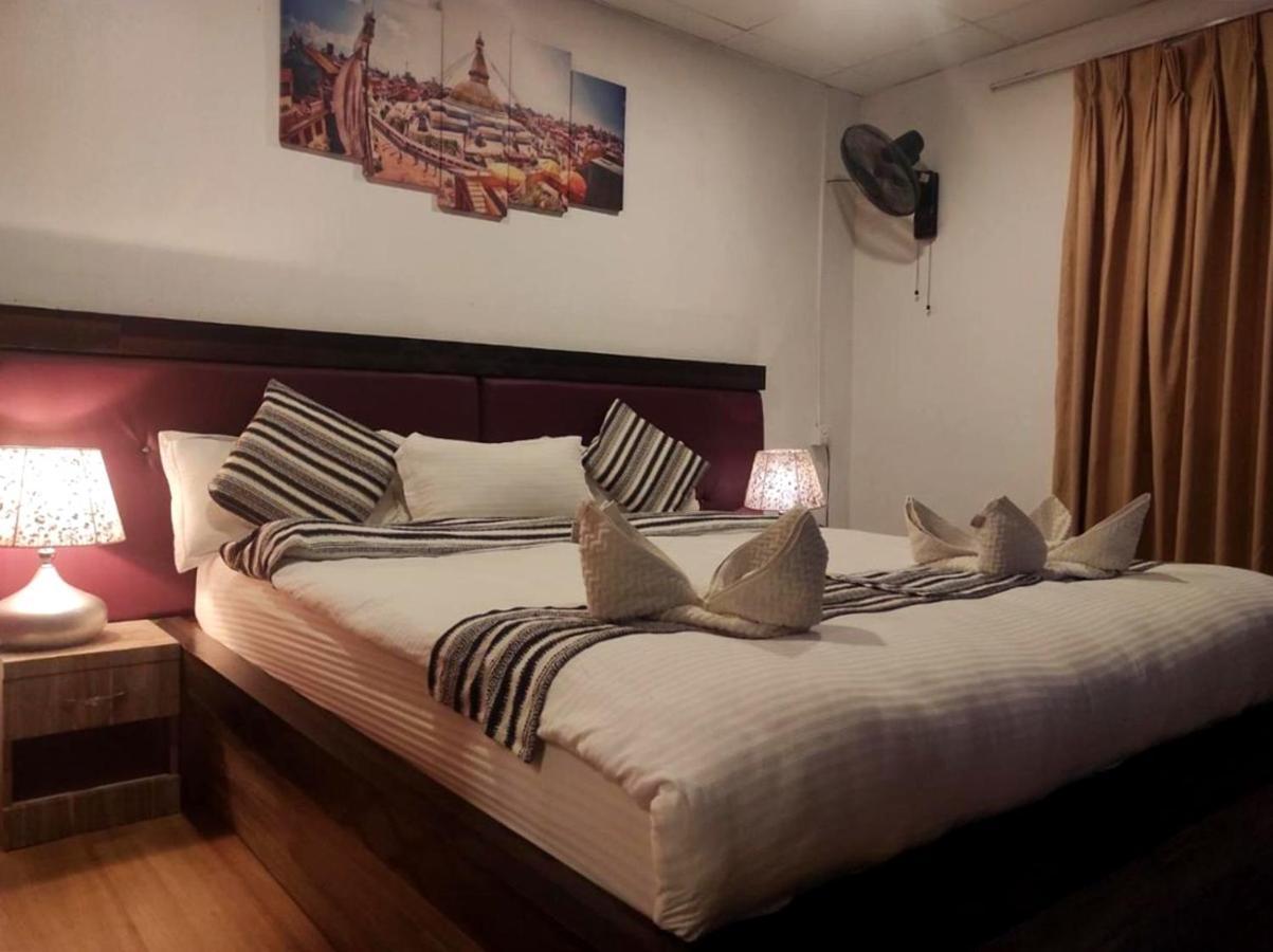The Glasshouse Hotel Kawasoti Bagian luar foto