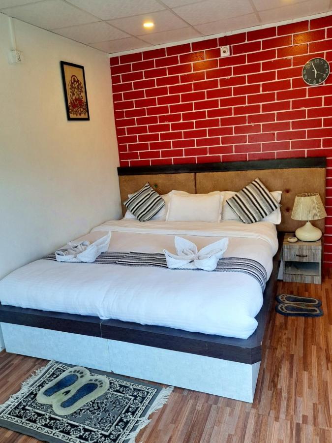 The Glasshouse Hotel Kawasoti Bagian luar foto