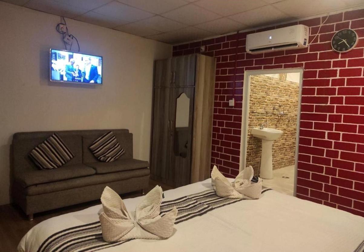 The Glasshouse Hotel Kawasoti Bagian luar foto