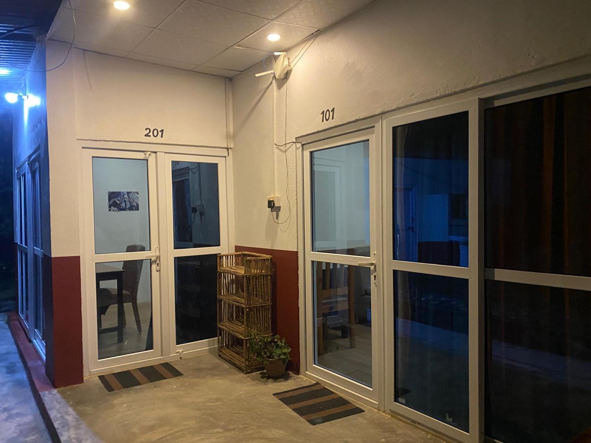 The Glasshouse Hotel Kawasoti Bagian luar foto
